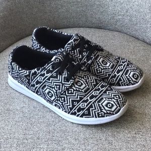 Black & White Memory Foam Sneaker